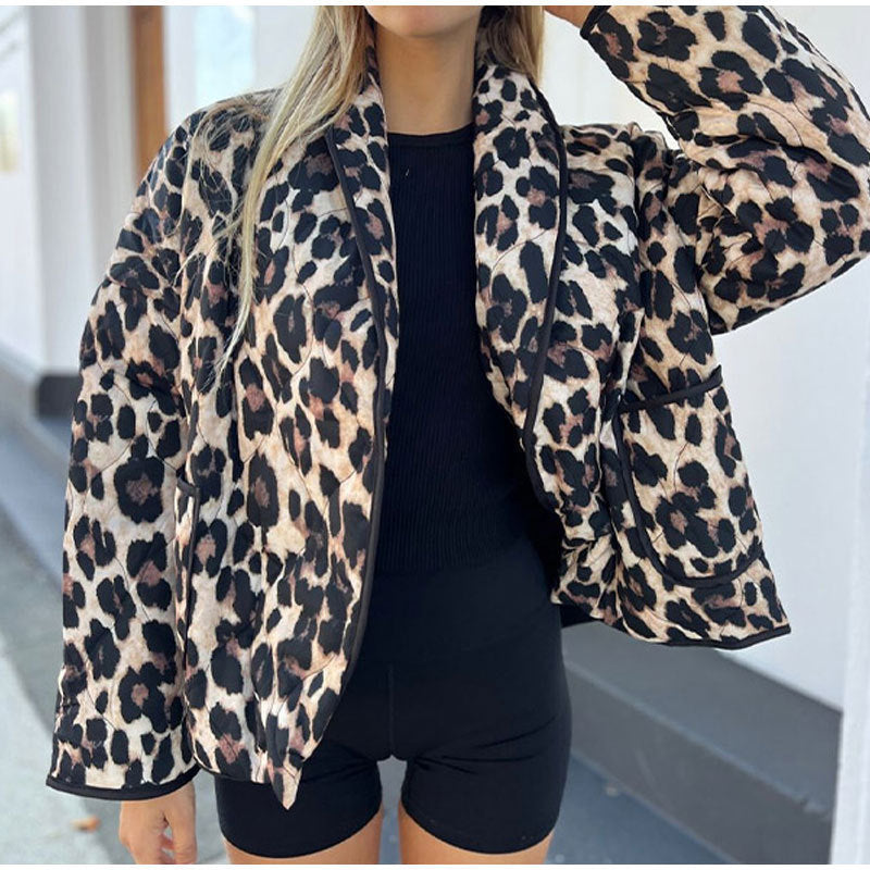 Cappotto da donna con risvolto, ampio e caldo, con stampa leopardata vintage