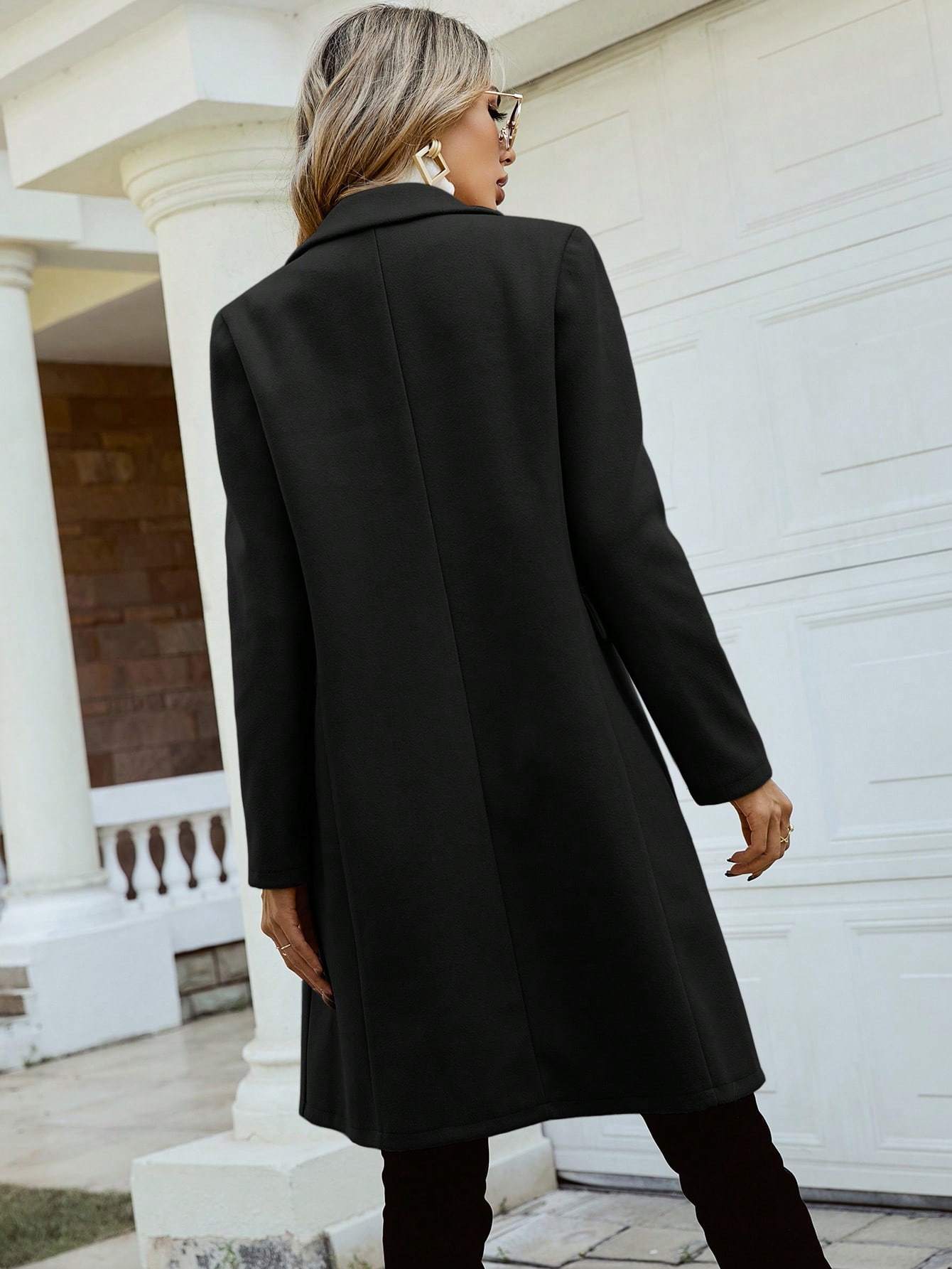 Cappotto doppiopetto con revers classico