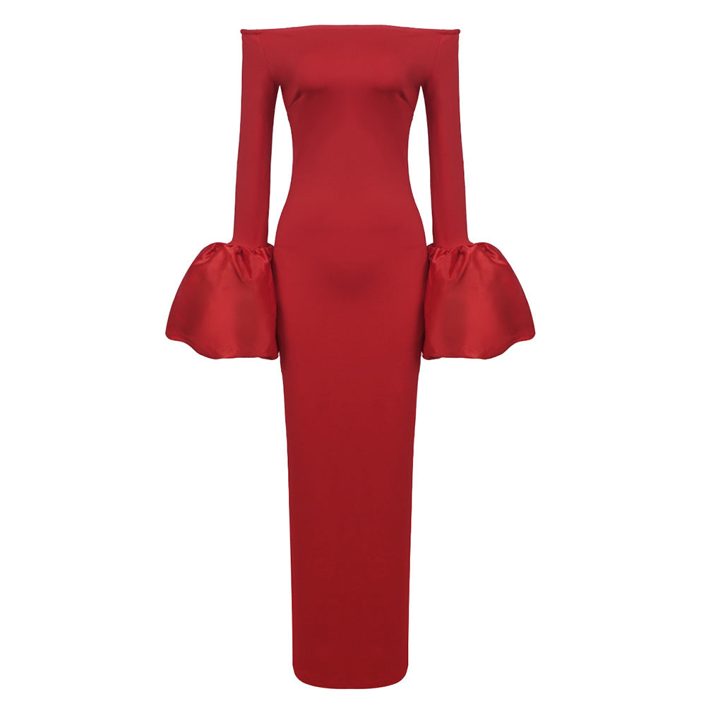 Vestito a maniche lunghe rosso e nero a vita aderente con maniche a lanterna alla francese