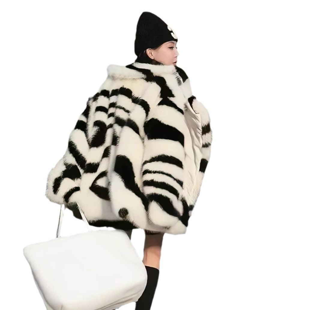 Top alla moda, casual ed elegante, con ampio colletto a righe zebrate