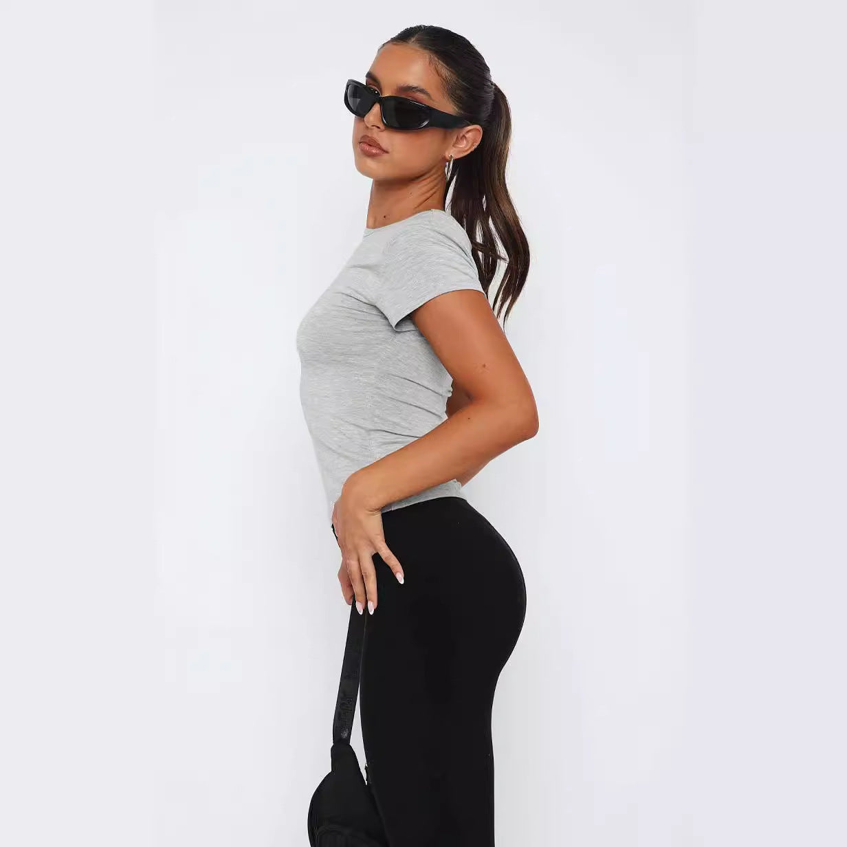 Top aderente versatile con orlo irregolare da donna