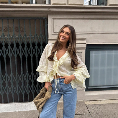 Cardigan in pizzo arricciato in stile francese con maniche svasate e dettaglio da annodare