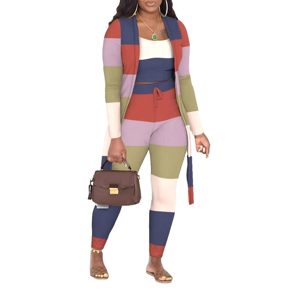 Completo tre pezzi con pantaloni e giacca a quadri colorati e alla moda casual