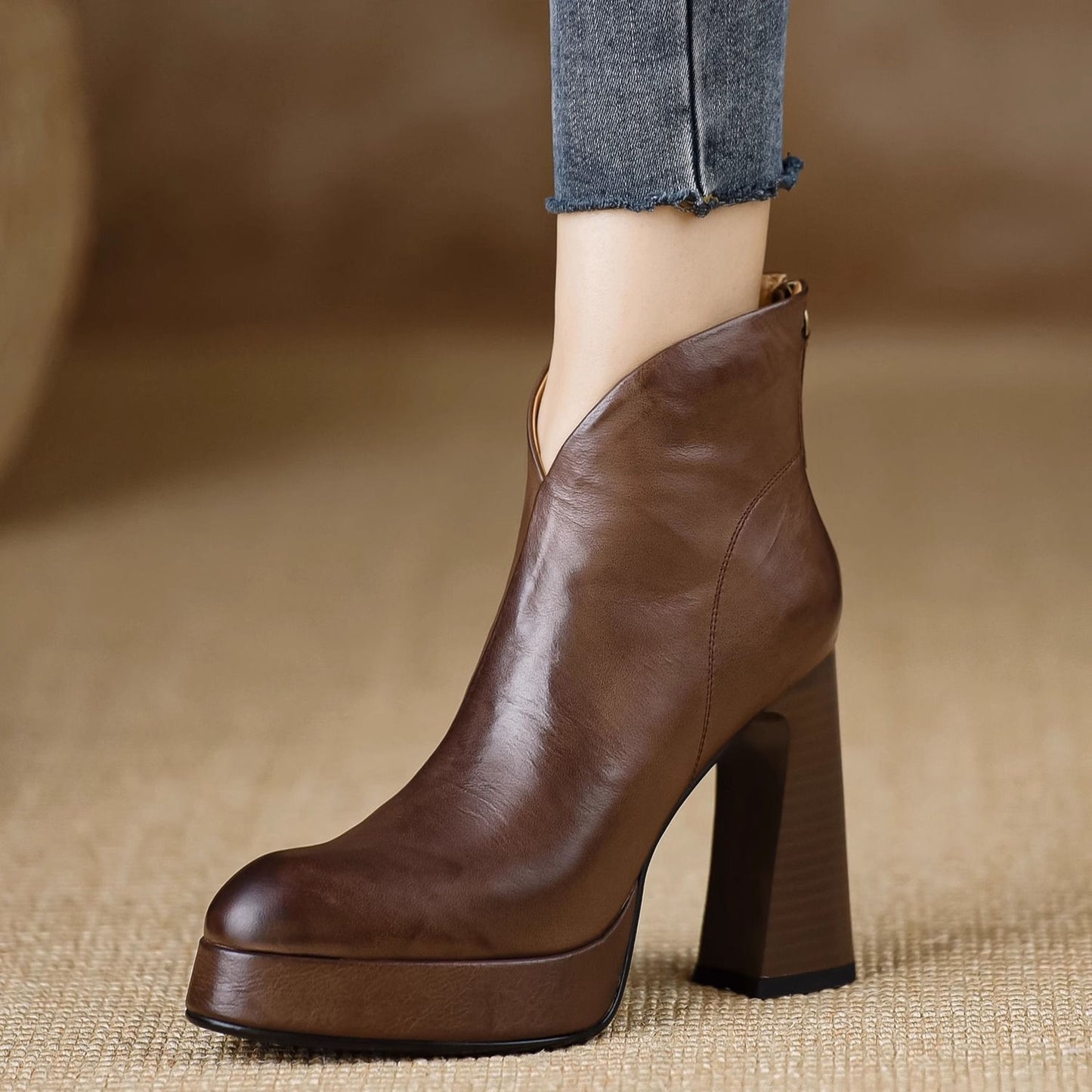 Retro Brown Chunky Heels Round Head Temperament Back Zipper Platform Booties