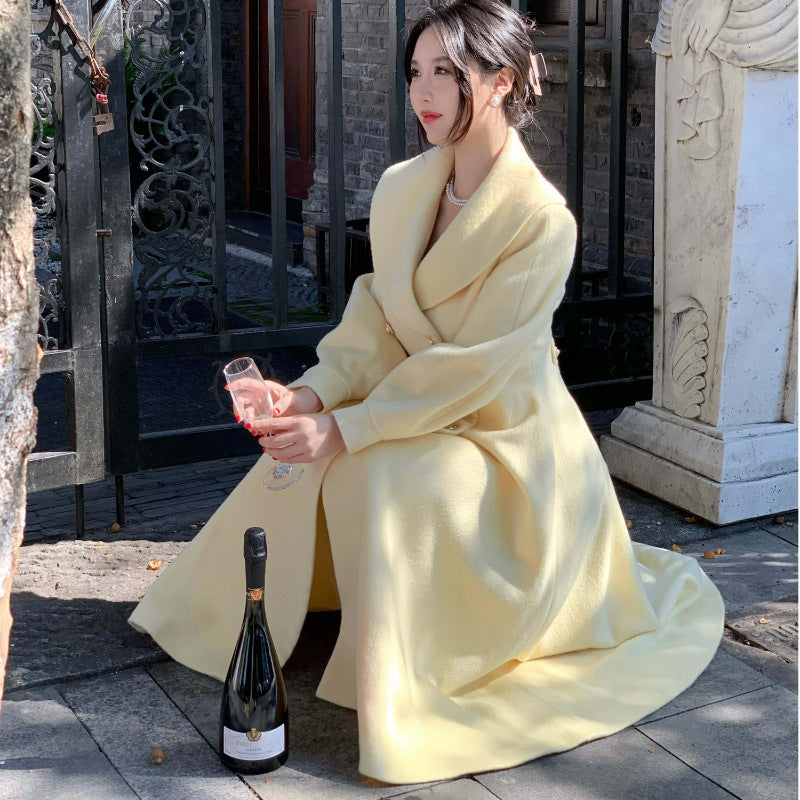 Cappotto di lana con ampio risvolto in stile retrò da debuttante in stile francese