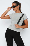 Top aderente versatile con orlo irregolare da donna