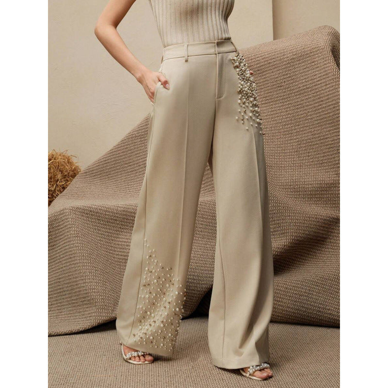 Pantaloni eleganti a pieghe da donna con una tasca alla moda impreziosita da perle