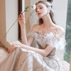 Abito Off-shoulder da presentatrice per la conferenza annuale