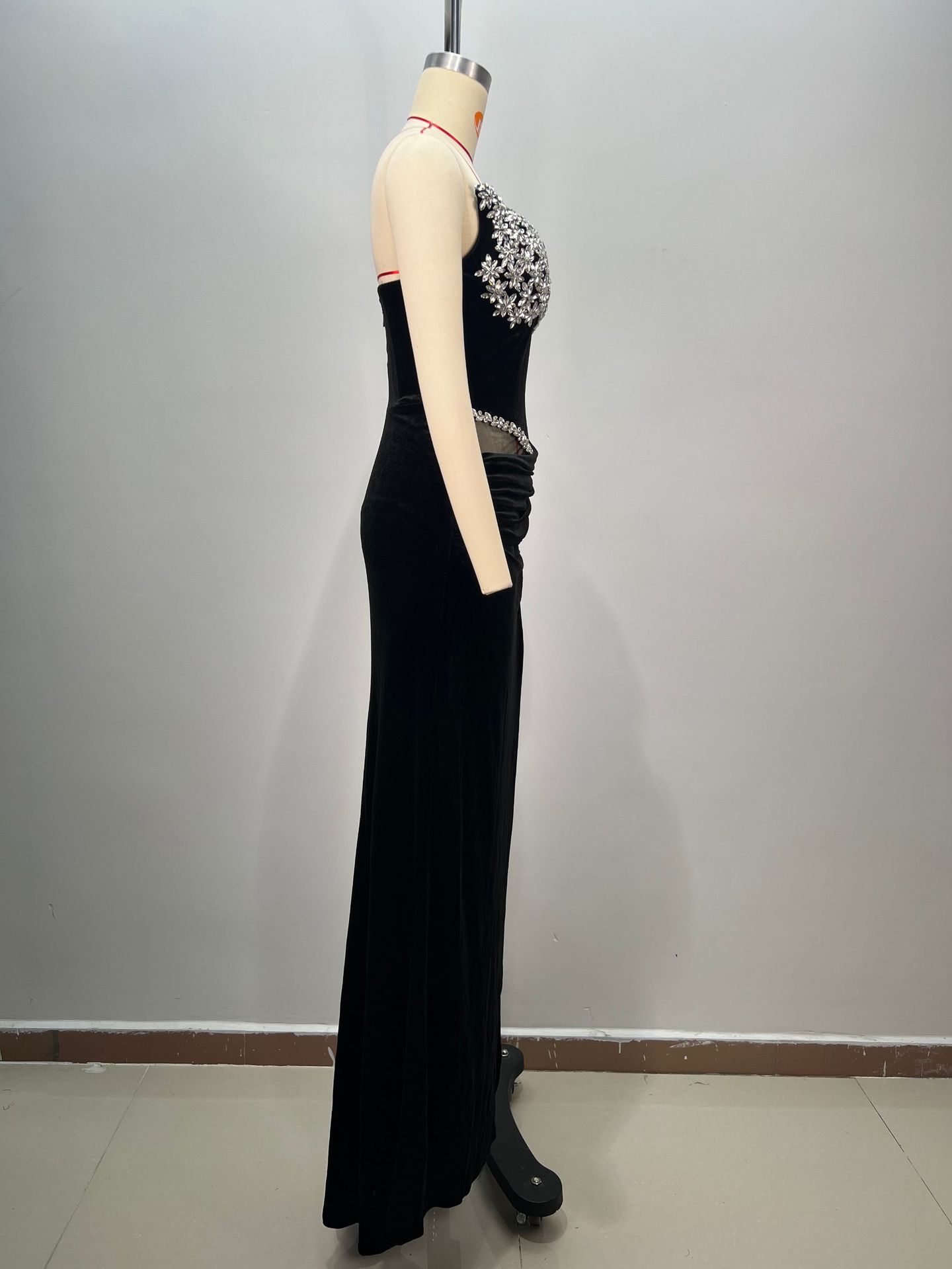 Abito lungo da donna nero a fascia aderente con strass a caldo