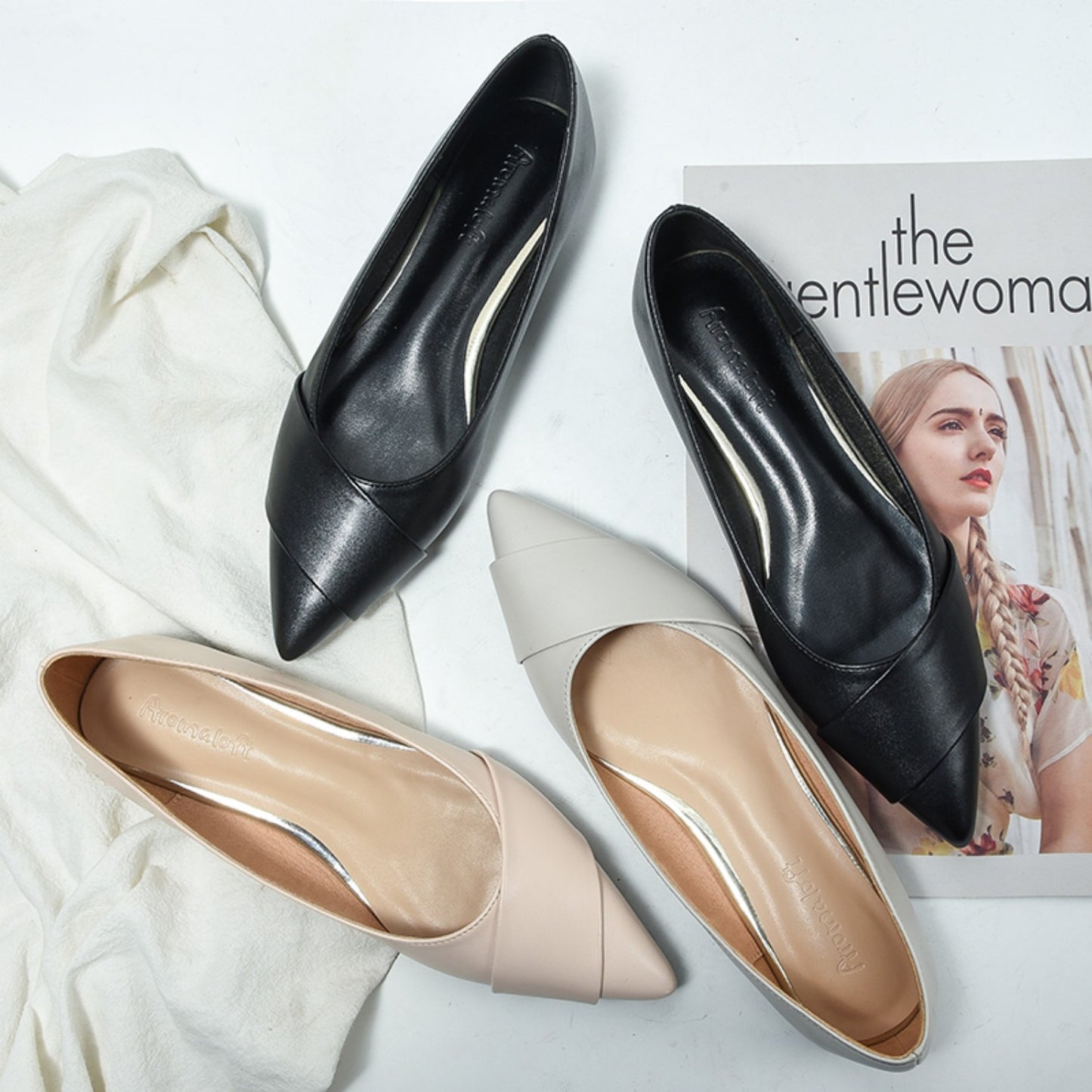 Le scarpe basse con punta affilata sono versatili per le donne