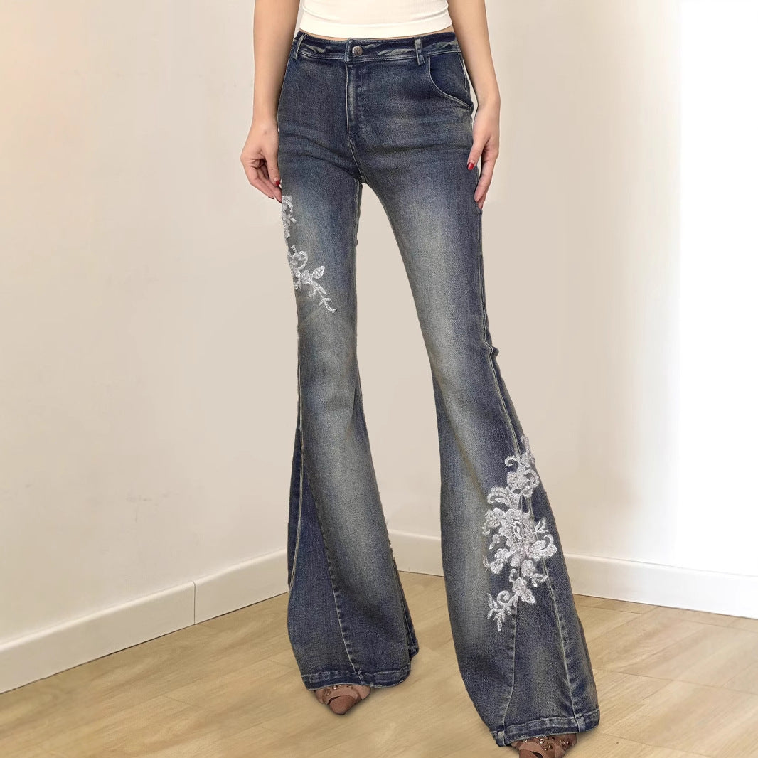 Pantaloni casual in denim con ricamo floreale