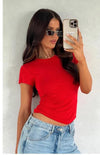 Top aderente versatile con orlo irregolare da donna