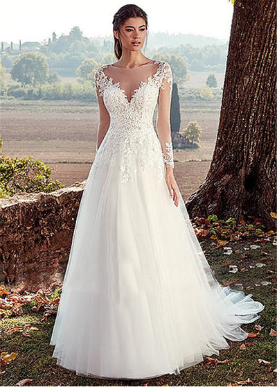 Abito da sposa semplice a linea A con scollo alto a U, maniche lunghe in pizzo e strascico lungo