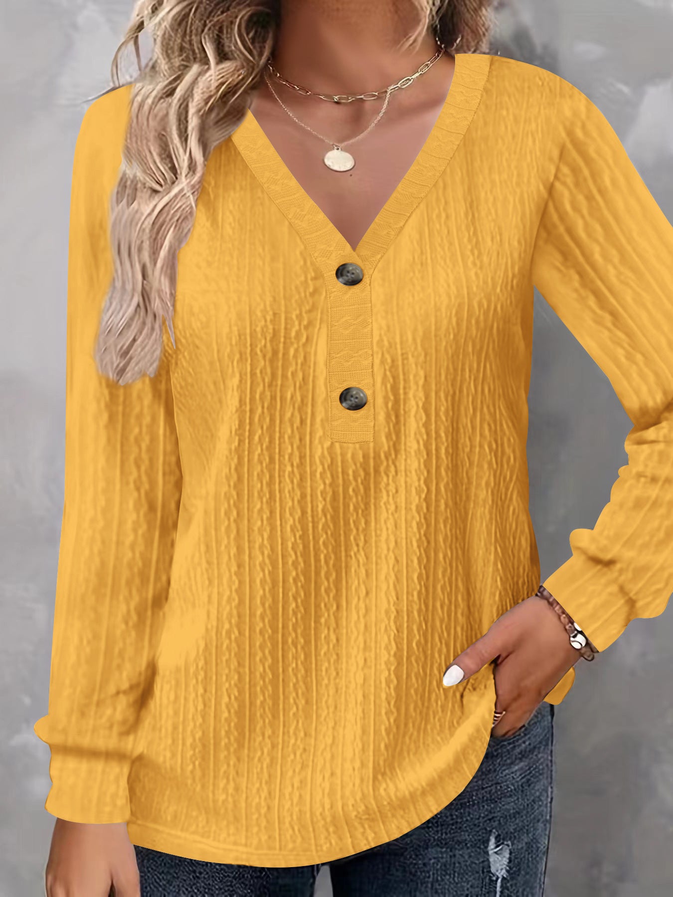 Camicia casual chic a maniche lunghe con scollo a V e bottoni in tinta unita
