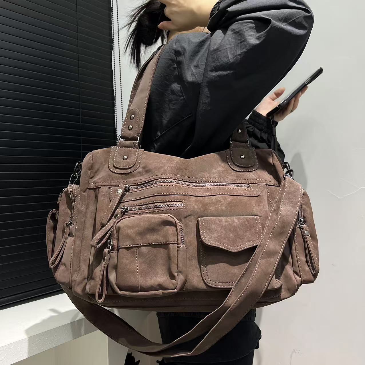 Borsa a mano da donna in pelle scamosciata di grande capacità