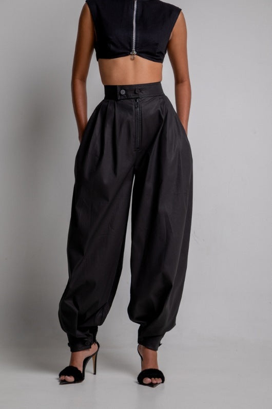 Jeans larghi con cerniera a vita alta e allacciatura alla caviglia