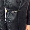 Abito casual da uomo con motivo vintage, chiusura con gancetti e finta abbottonatura, colletto, trama effetto pelle