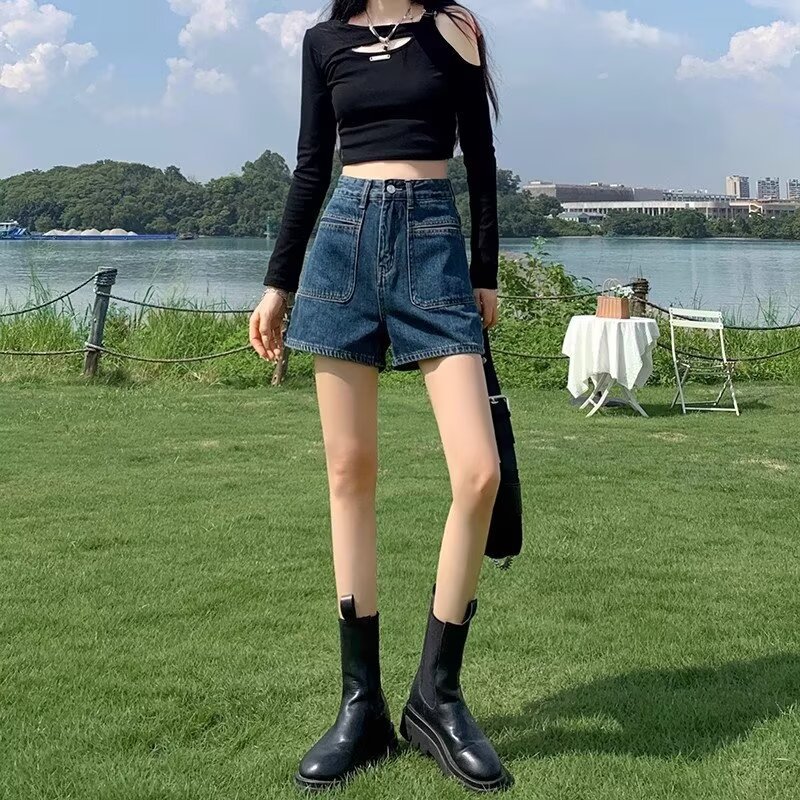 Pantaloncini di jeans a vita alta in stile retrò a gamba larga