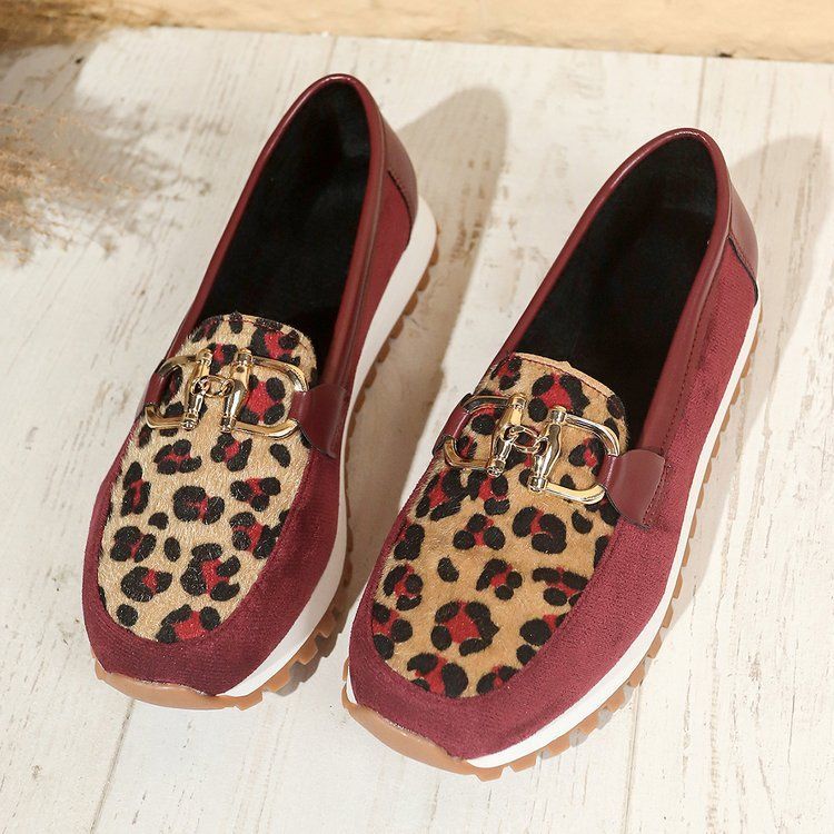 Round Toe Flat Bottom Metal Buckle Low-cut Leisure Pumps