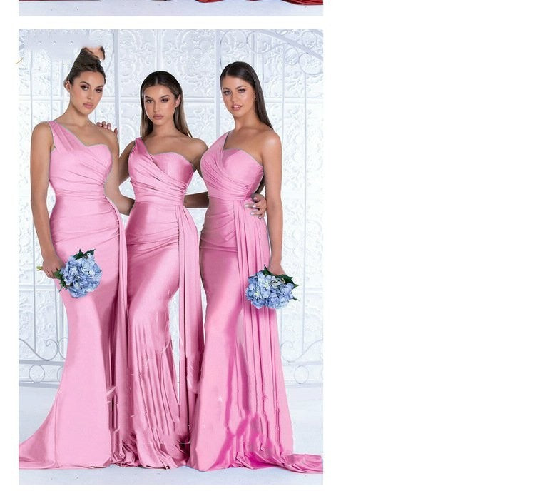 Abito da sposa elegante da sirena taglie forti monospalla