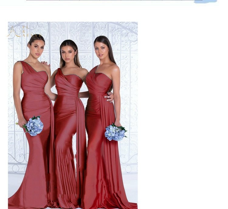 Abito da sposa elegante da sirena taglie forti monospalla