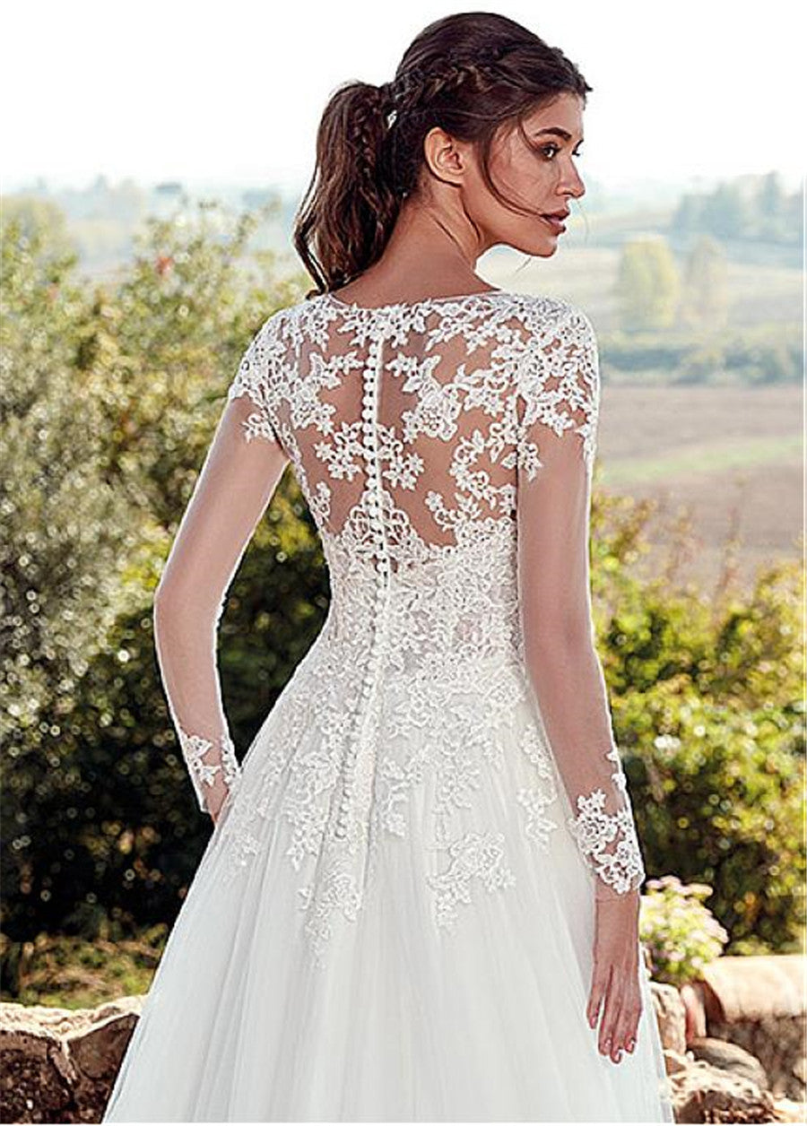 Abito da sposa semplice a linea A con scollo alto a U, maniche lunghe in pizzo e strascico lungo