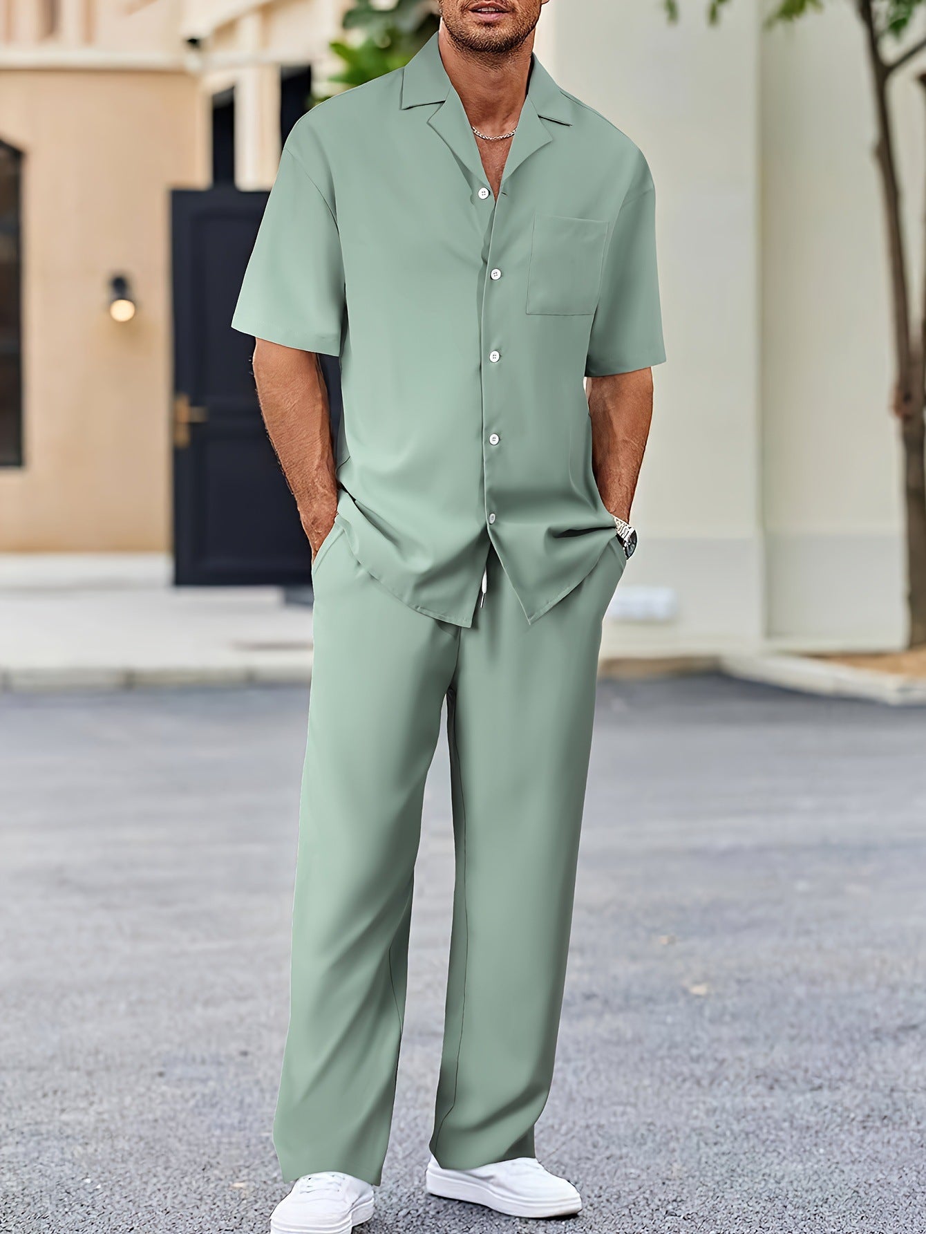 Abito casual alla moda con bavero e maniche corte