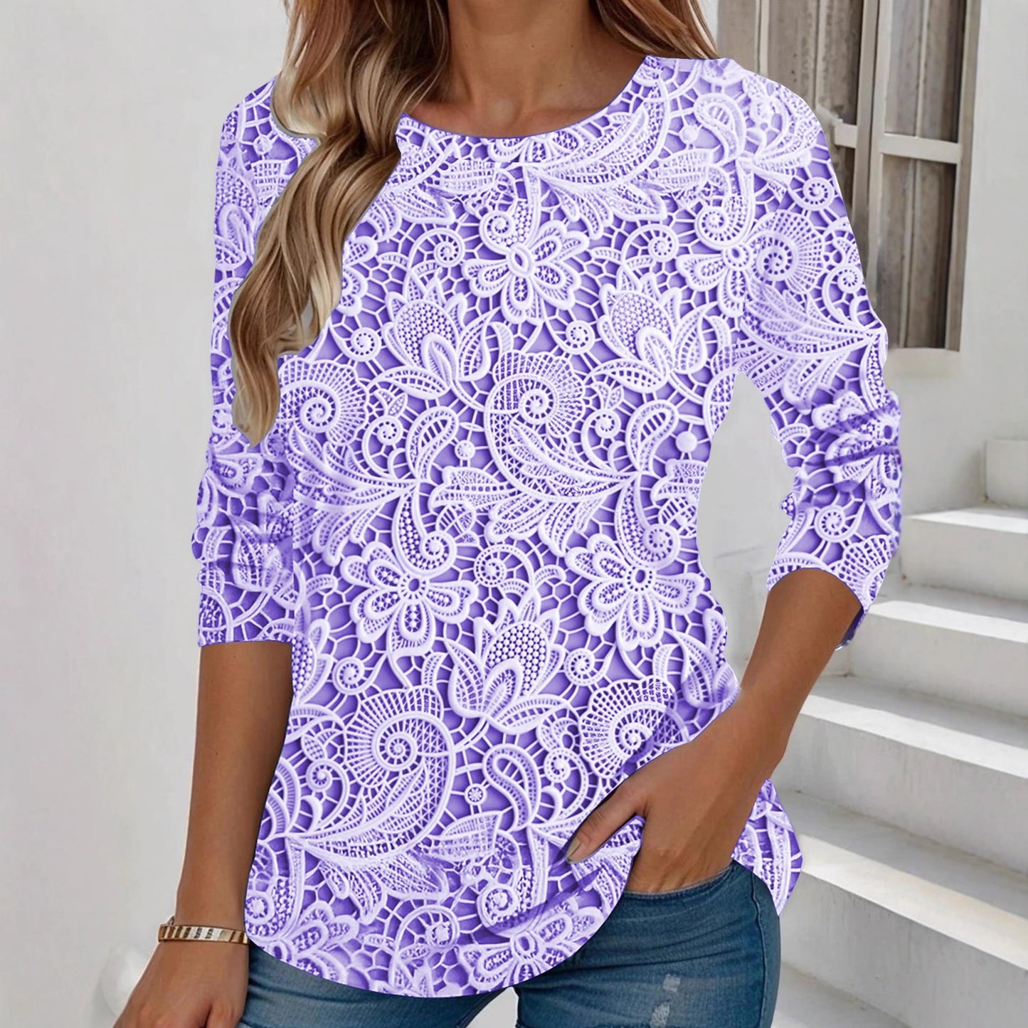 Elegante maglia a maniche lunghe con scollo rotondo e stampa chic