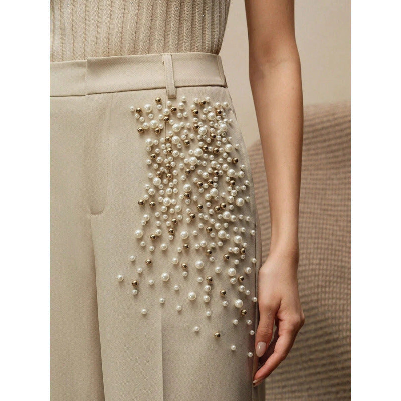 Pantaloni eleganti a pieghe da donna con una tasca alla moda impreziosita da perle