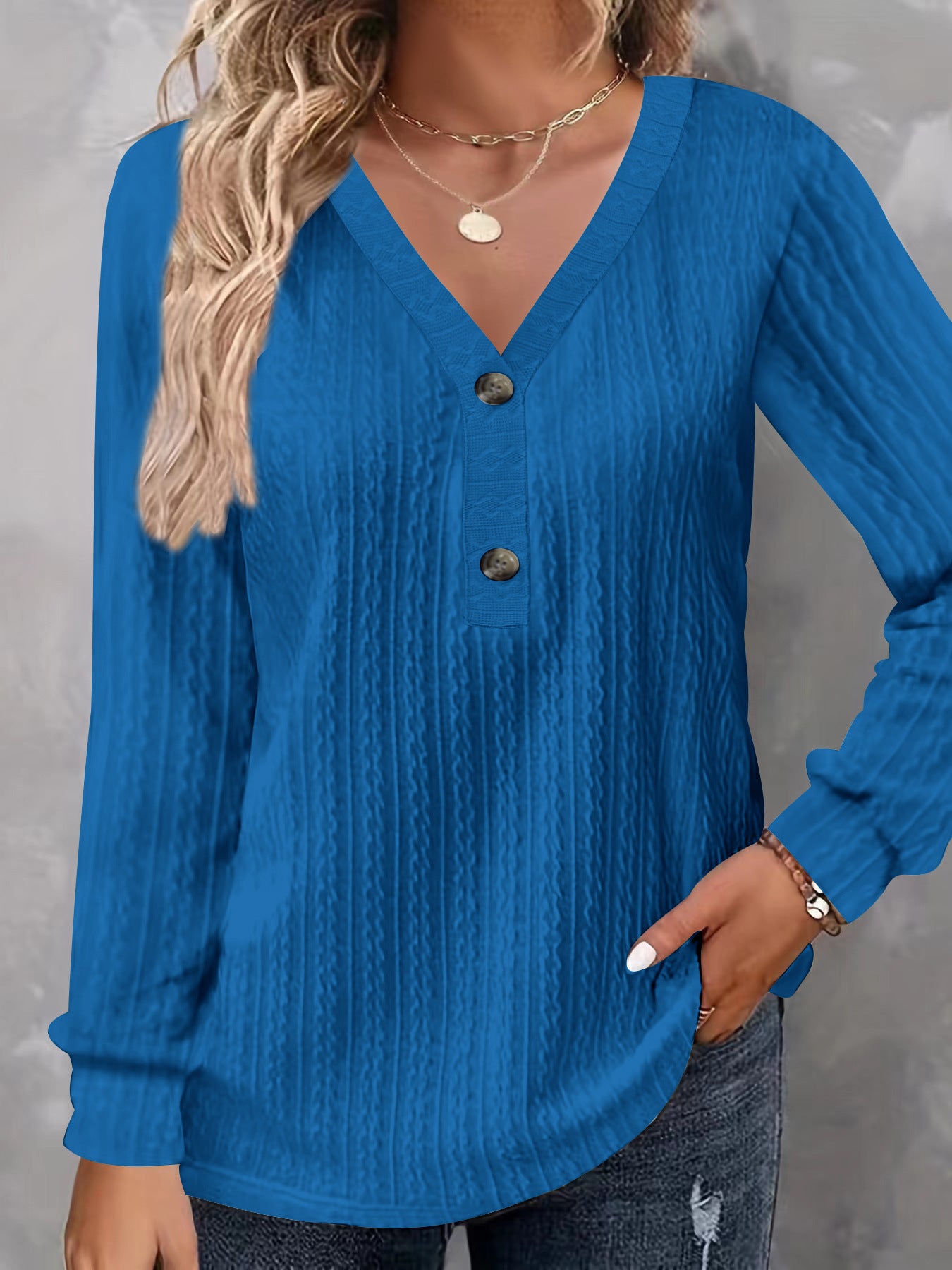 Camicia casual chic a maniche lunghe con scollo a V e bottoni in tinta unita
