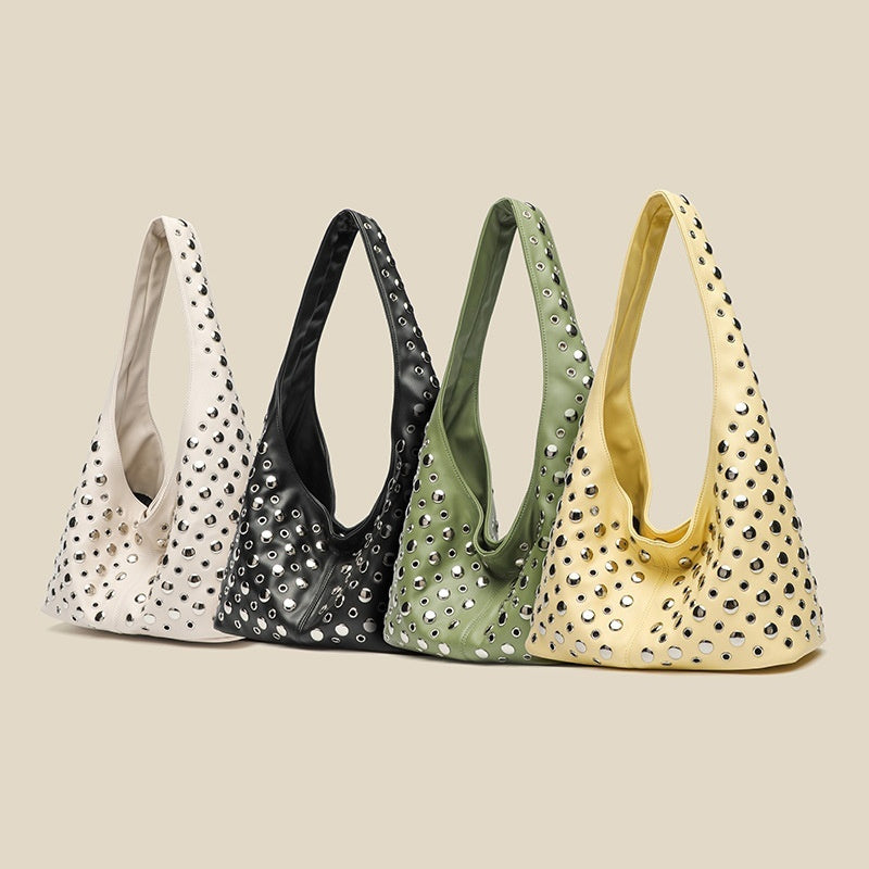 Borsa da donna alla moda con rivetti a pois