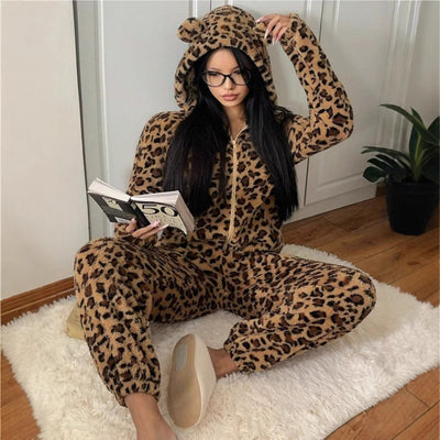 Berretto con orecchie, comoda tuta con cerniera