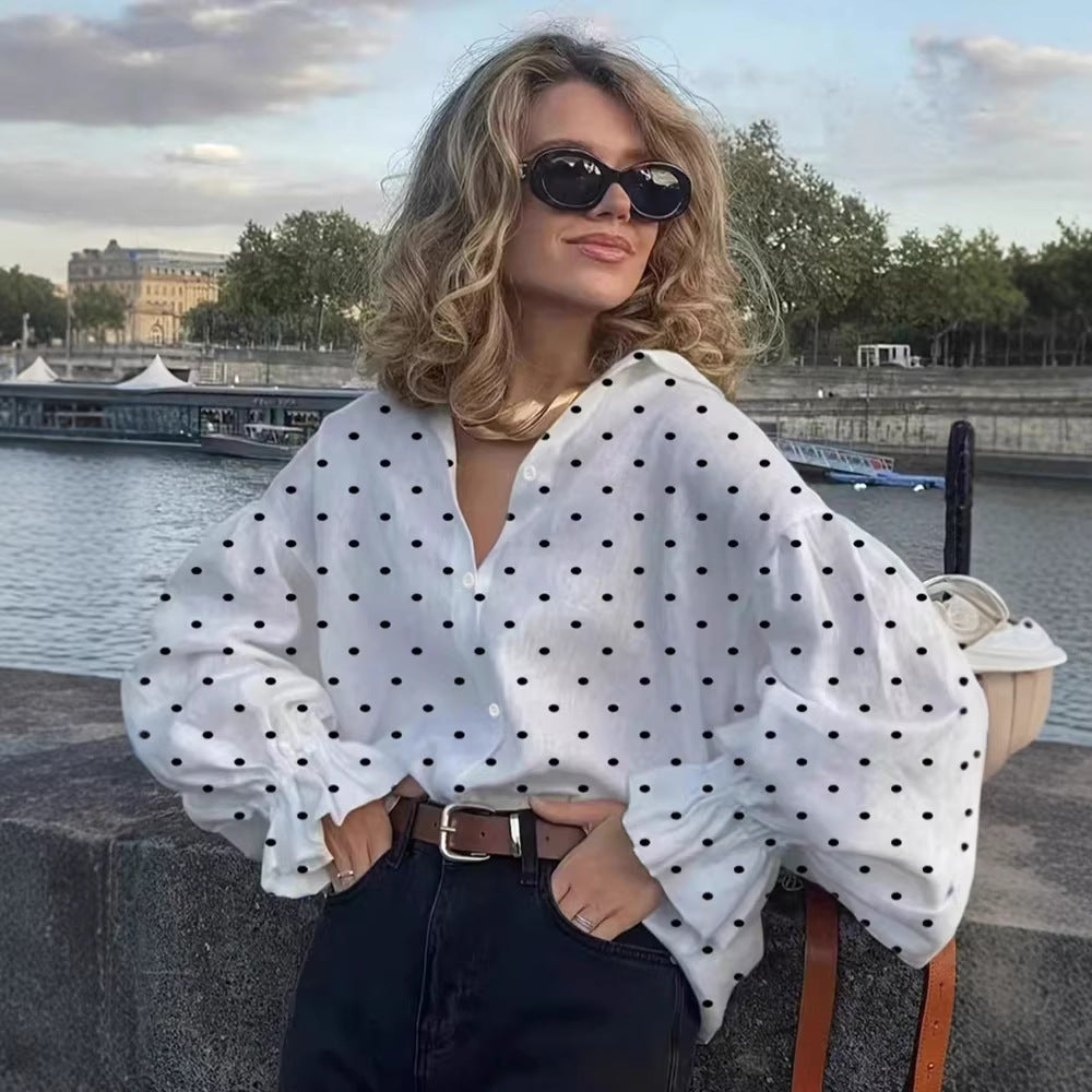 Camicia casual a pois ampia con bottoni frontali per un look elegante da inizio autunno