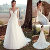 Abito da sposa semplice a linea A con scollo alto a U, maniche lunghe in pizzo e strascico lungo