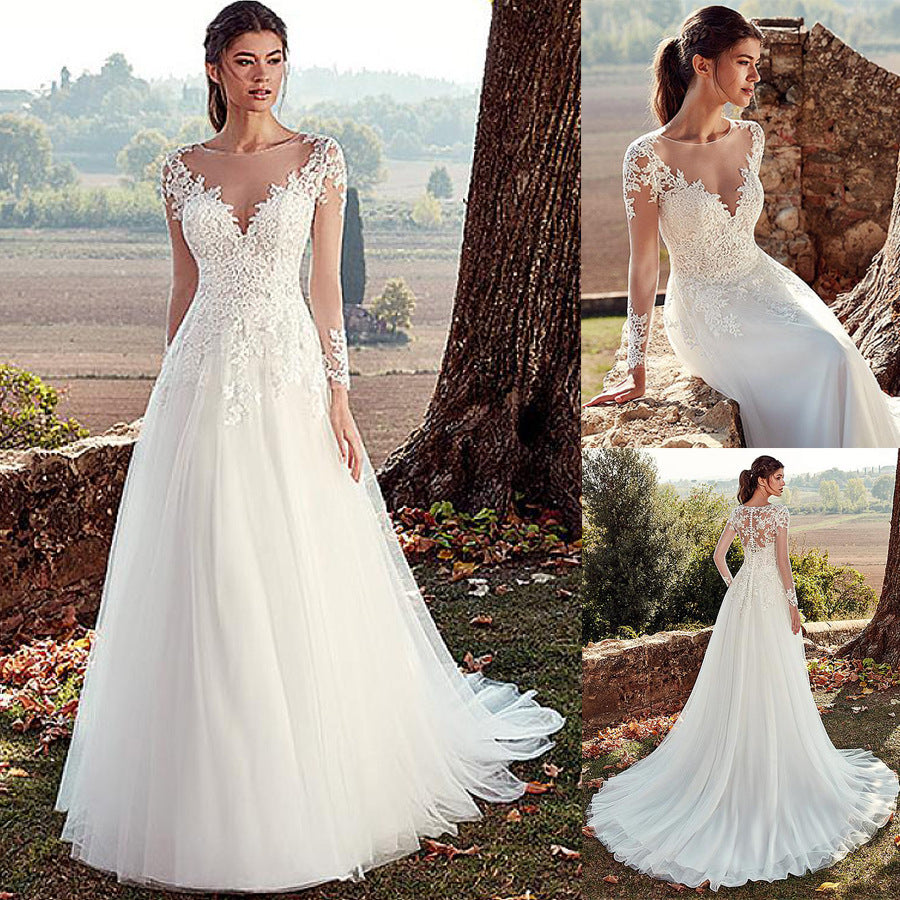 Abito da sposa semplice a linea A con scollo alto a U, maniche lunghe in pizzo e strascico lungo