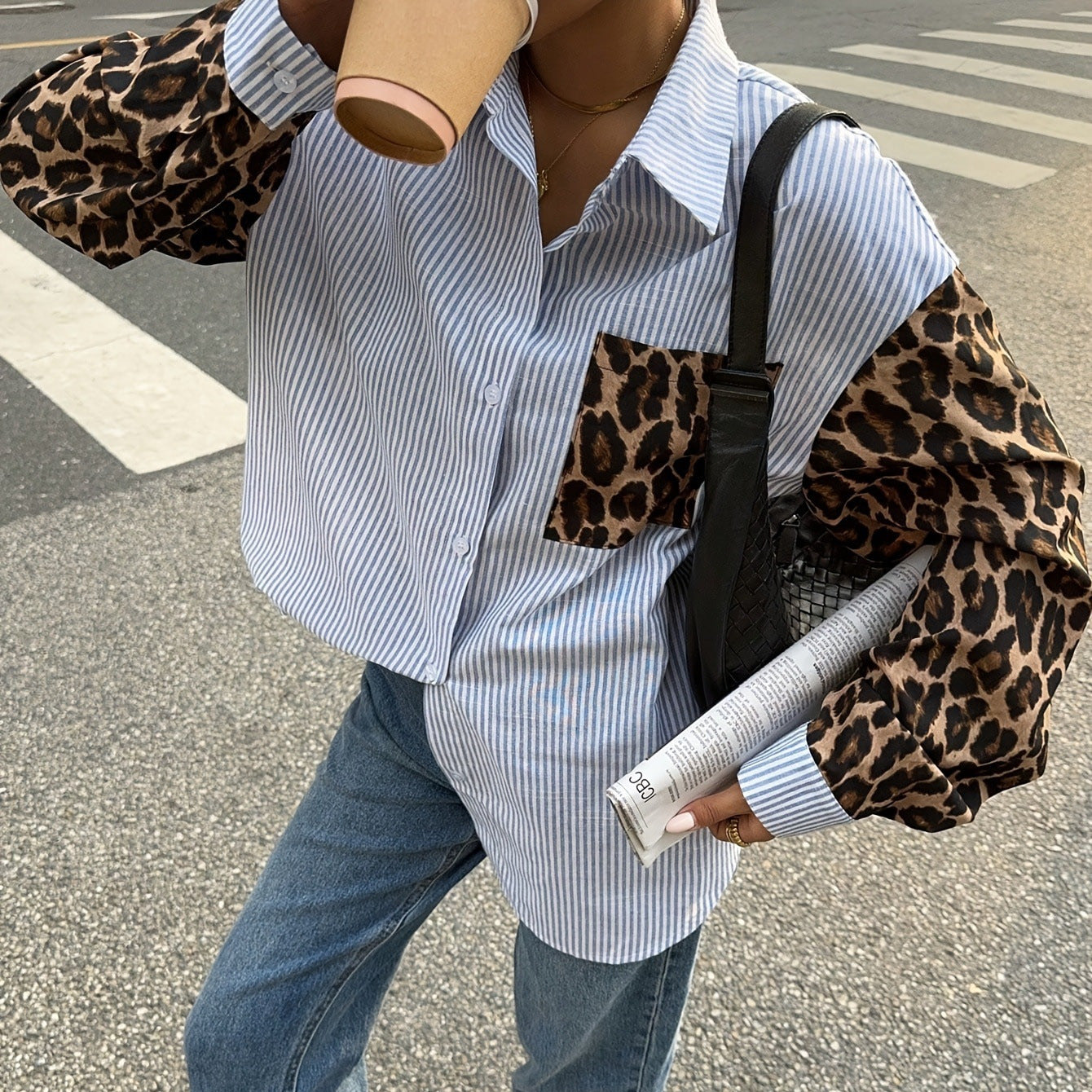 Nuovo top camicia patchwork con stampa leopardata dalla vestibilità morbida