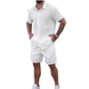 Completo da uomo con camicia a maniche corte e pantaloncini con stampa a risvolto