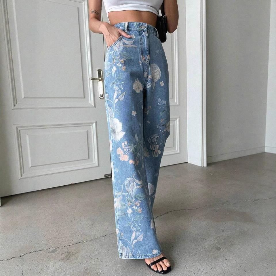 Jeans da donna vintage all'americana con stampa floreale blu