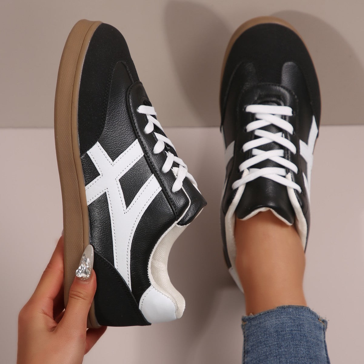 Large Size White Shoes Women's Retro Fashion Round Head Sports