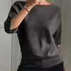 T-shirt in maglia da donna elegante e alla moda con maniche a tre quarti e scollo a barca