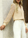 Nuovo top a manica lunga con scollo a V, inserti in pizzo e patchwork