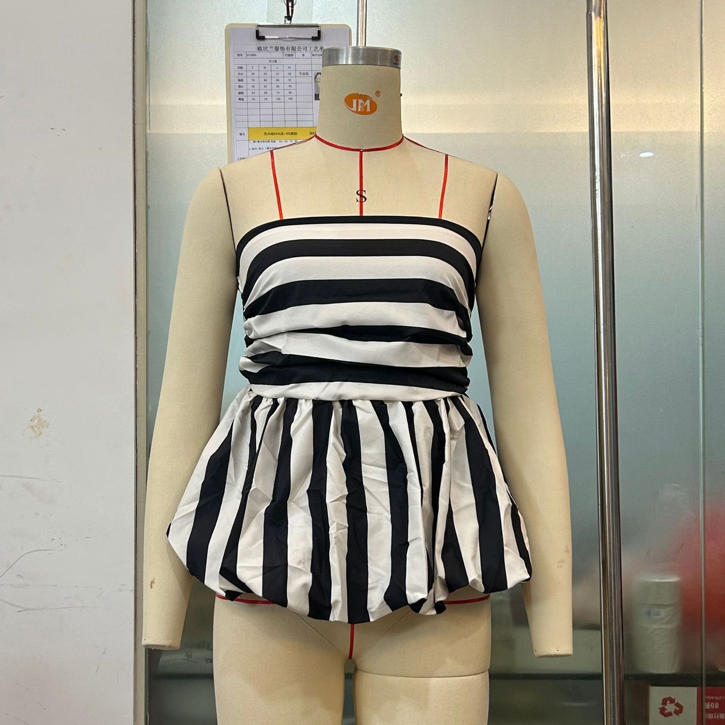 Top da donna a spalle scoperte a forma di fiore, Top all'americana da ragazza audace con scollo a barca e strisce a contrasto
