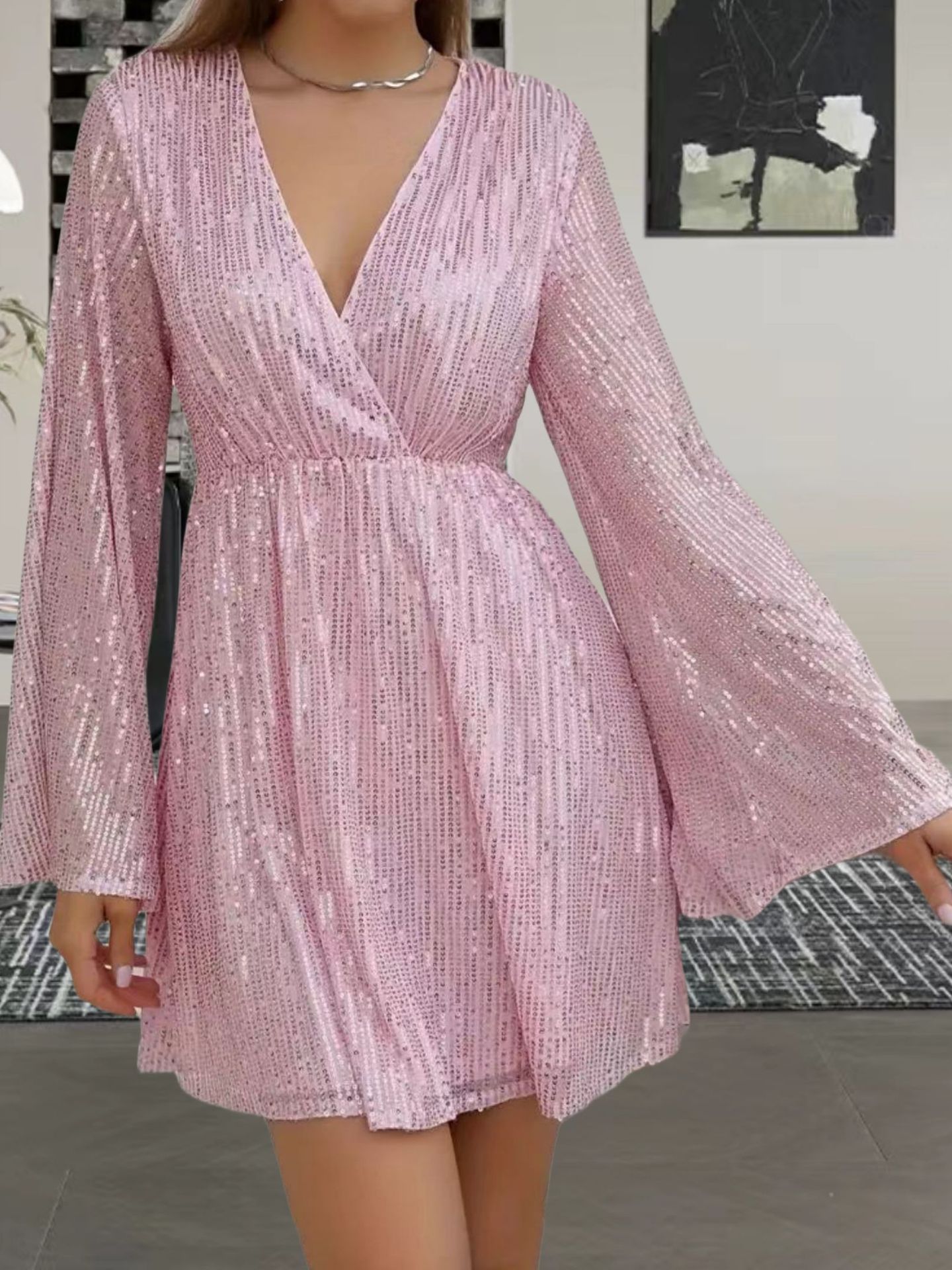 Abito da sera elegante con scollo a V, paillettes in vita e effetto snellente