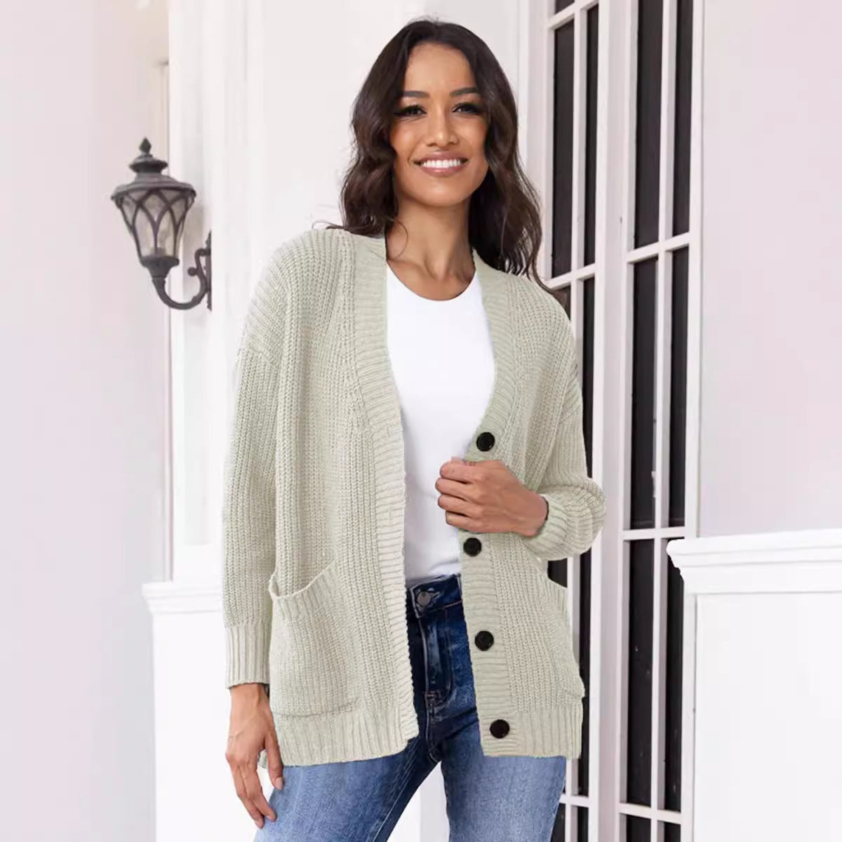 Cardigan con scollo a V, tasche larghe con bottoni, maglione transfrontaliero